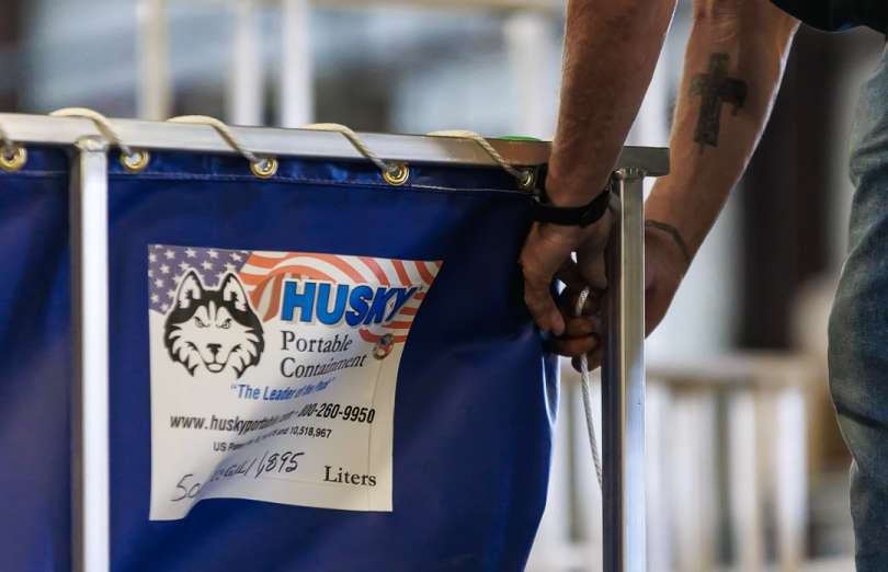 Decontamination pool tank assembly