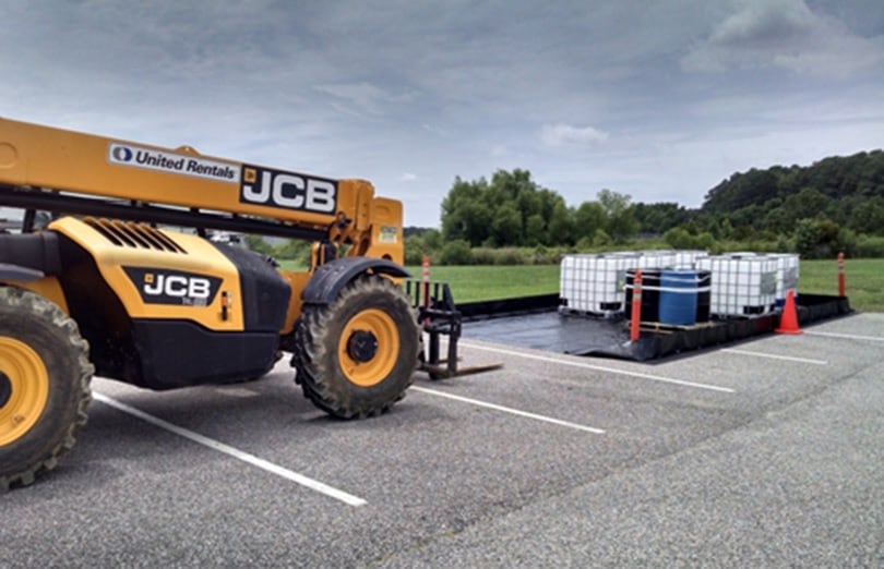 A Husky Patriot Berm in use on a work site
