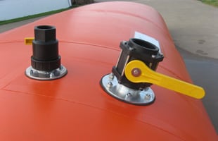 Railcar bladder tank valve